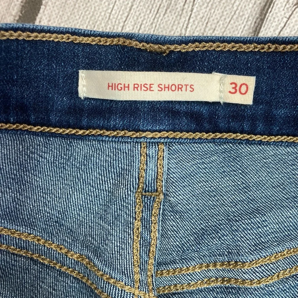 Levi’s High Rise  Shorts - Picture 8 of 8